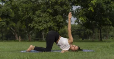 Urdhva Mukha Pasasana (Thread The Needle Pose)